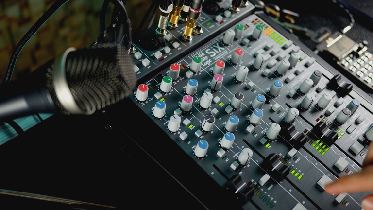 4 Features of the SSL SiX You May Not Know About