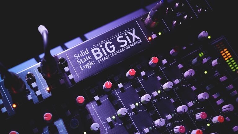 First Look & Demo: SSL BiG SiX SuperAnalogue Mixer with USB Interface